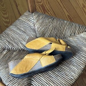 Sergio Tomani Women's Yellow Leather Sandals